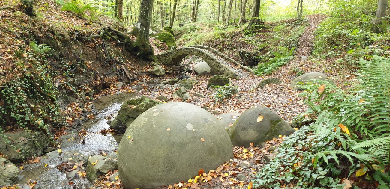 Kugle u Zavidovicima, kamene kugle, Neven Carin, Semir Osmanagic, Piramida, Visoko